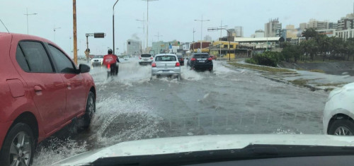 12 capitais brasileiras superam a média de chuva em abril; Salvador se destaca em primeiro lugar