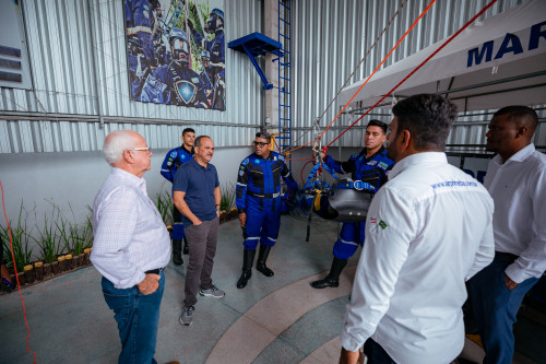 Prefeito Elinaldo conhece as instalações da empresa Air Prime