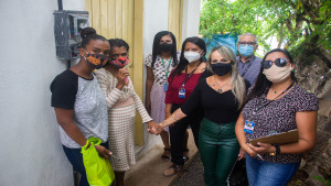 Sehab Camaçari entrega mais quatro casas pulverizadas no bairro Burissatuba