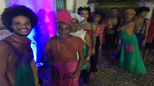 Desfile de moda afro encanta moradores de Santo Amaro