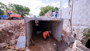 Obras de macrodrenagem acontecem em bairros da sede e costa