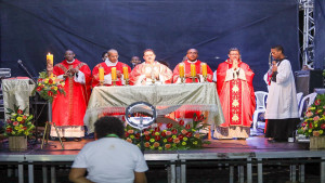 Festa do Divino em Abrantes reúne o prefeito e centenas de fiéis