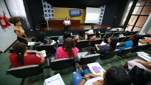 Nova turma do curso de Libras participa de 2ª aula nesta terça (18/10)