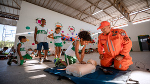 Centro Educacional Senhor dos Passos recebe visita do Corpo de Bombeiros