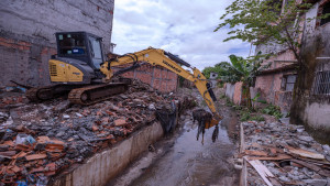 Prefeitura de Camaçari mantém serviço de limpeza de canais