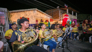 Prefeito de Camaçari visita o Encanto de Natal em Vila de Abrantes