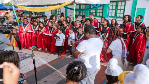 Premiações são entregues aos vencedores do concurso Cartão de Natal