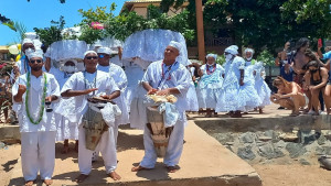 Praia do Forte homenageia Iemanjá em tradicional cortejo