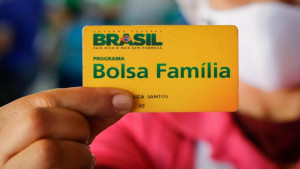 Mais de 1,5 milhão de pessoas serão excluídas do Bolsa Família em março, diz ministro