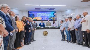 Prefeito Elinaldo faz balanço e fala de futuro na abertura dos trabalhos legislativos