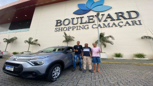 Boulevard Shopping Camaçari entrega carro zero para vencedor da campanha 'Natal Nevado'