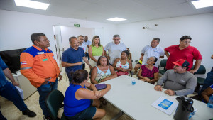 Prefeito dialoga com barraqueiros e esclarece determinação judicial