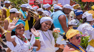 Cortejo religioso em homenagem a São Francisco de Assis abre Festival de Arembepe 2023