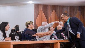 Prefeito Elinaldo é homenageado no TJ-BA com medalha inédita