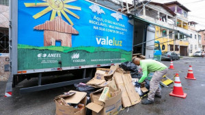 Moradores de seis municípios baianos vão poder trocar resíduos por descontos na conta de luz