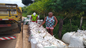 Mata de São João SEAGRI entrega 210 toneladas de adubo a agricultores