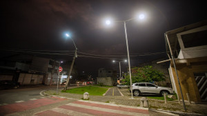 Av. Rio Camaçari ganha iluminação em LED e inicia fase teste do serviço