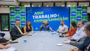 Prefeito dialoga com vereadores e comissão de barraqueiros de Barra do Jacuípe