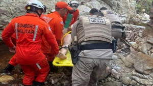 Adolescentes caem de cachoeira de 10 metros e são resgatados com vida em Jacobina