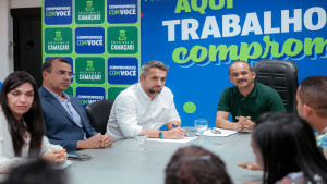 Prefeito Elinaldo recebe ambulantes da Rua Costa Pinto