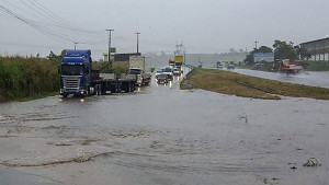 Alagoas e Pernambuco decretam emergência em municípios por causa das chuvas