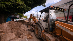 Prefeitura de Camaçari realiza intervenção de drenagem na Avenida Concêntrica