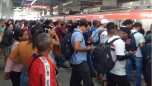 Furto de celular causa tumulto dentro de trem e impacto na circulação da Linha 1 do Metrô de Salvador