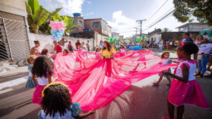 Desfile cívico em Parafuso é marcado pela animação dos participantes