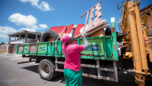 Projeto Cata Bagulho acontece em Arembepe