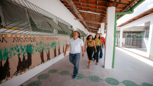 Prefeito de Camaçari visita obras de requalificação na escola Luís Pereira Costa