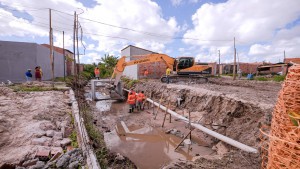 Obras de ampliação de drenagem acontecem no Jardim Limoeiro