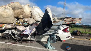 Quatro pessoas morrem em colisão entre caminhão e carro na BR-116