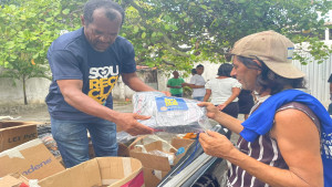 Limpec entrega "Kit Catador" aos recicladores do Festival Arembepe 2024