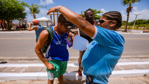 Ambulantes recebem kit de identificação para o Festival de Arembepe 2024