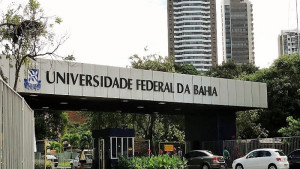 Professores entram, oficialmente, em greve na UFBA por tempo indeterminado