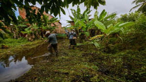 Localidades da sede e costa de Camaçari são contempladas com limpeza de canais