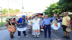 Abertura do São João em Mata de São João é realizada com grande desfile junino pelas ruas da cidade