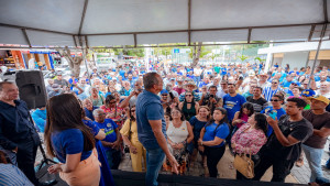 Como presente de aniversário para Camaçari, prefeito entrega praças Abrantes e Dr. Severino