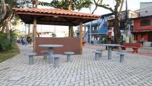 Prefeitura de Mata entrega praças no baixio e em Praia do Forte