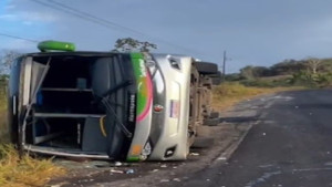 Grave Acidente na BR-110: Ônibus de Aracaju para Madre de Deus Tomba e Deixa Quatro Mortos e Vários Feridos