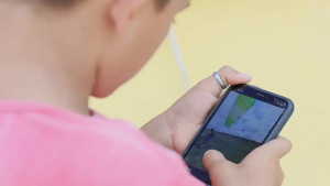 Escolas da educação básica iniciam ano letivo com proibição de celular