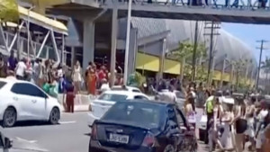 Show de Bispo no Parque de Exposições gera superlotação no metrô e transtornos na Avenida Paralela