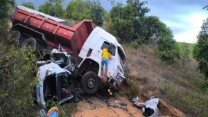 Quatro pessoas da mesma família morrem em acidente na BA 099 Linha Verde