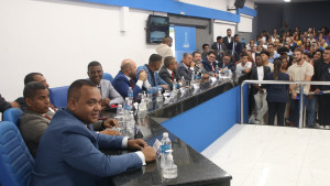 Vereadores de Camaçari tomam posse e elegem Mesa Diretora para biênio 2025-2026