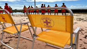 Prefeitura de Camaçari entrega equipamentos para reforçar atuação dos salva-vidas