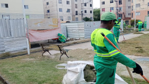 No Ponto Certo, entorno de condomínios recebe mutirão de limpeza da Sesp