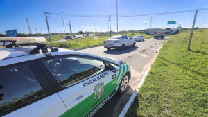 Trecho que dá acesso à Via Parafuso é parcialmente interditado para reparos