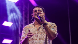 Primeira noite do Festival de Arembepe conecta milhares de pessoas à música, identidade e alegria