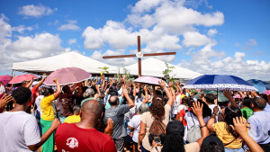 Caminhada Penitencial reuniu uma multidão de fiéis em Camaçari neste domingo (30/03)