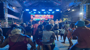 Com muita energia, Virada do Carnaval agita Arembepe